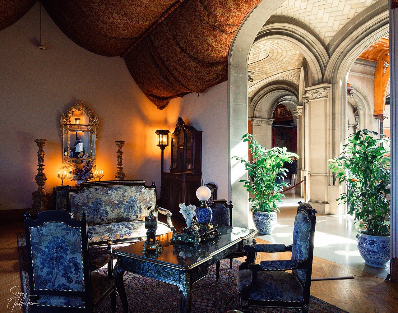 A sitting room with blue-and-white china and a carved archway at Biltmore House.