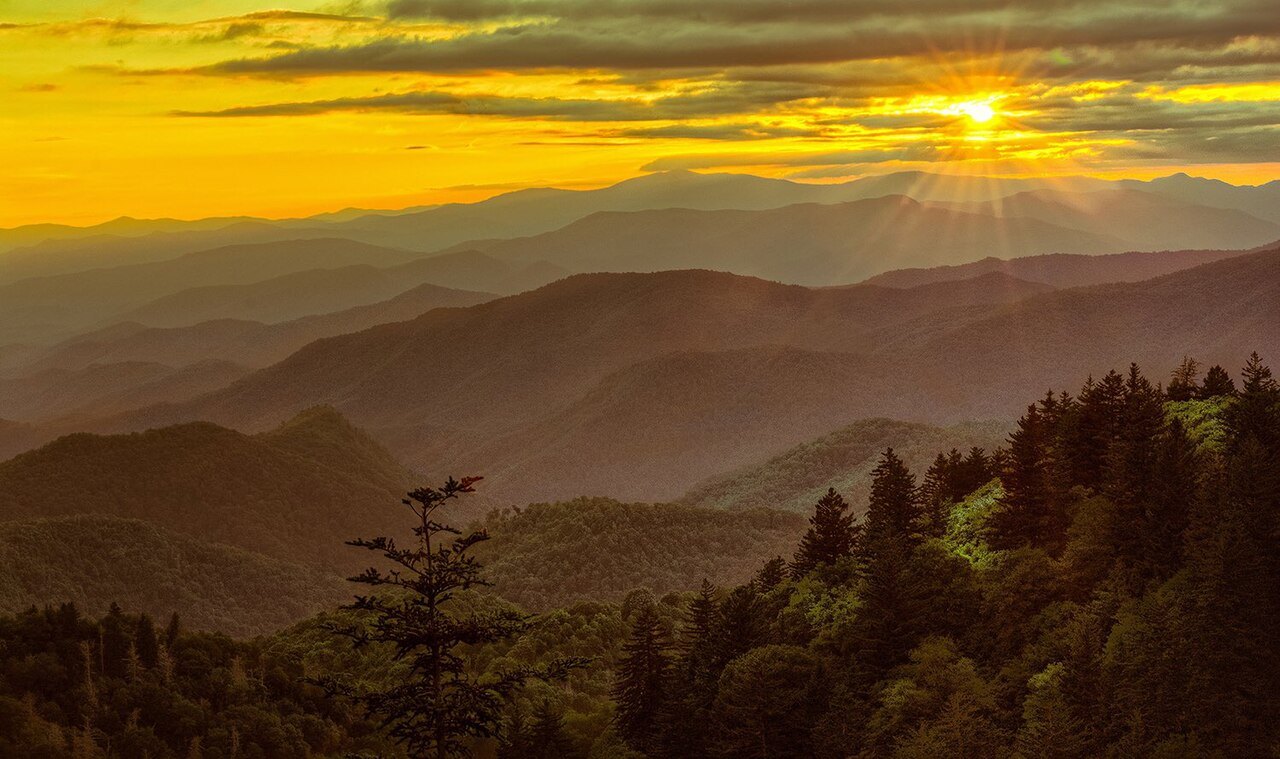 Sunset over range after range of mountains along the Blue Ridge Parkway.