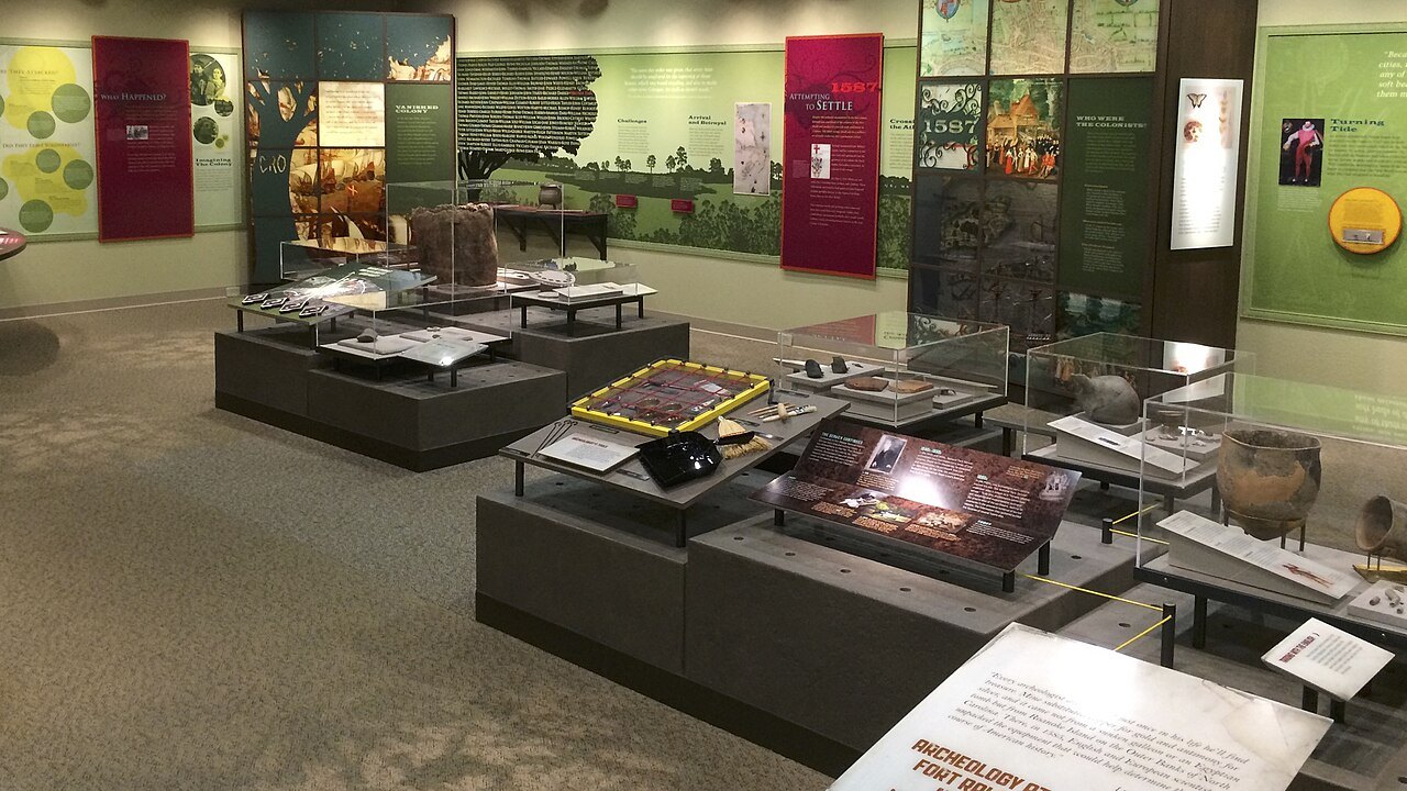 Exhibits on the Algonquian peoples and the English voyages at the Fort Raleigh visitor center.