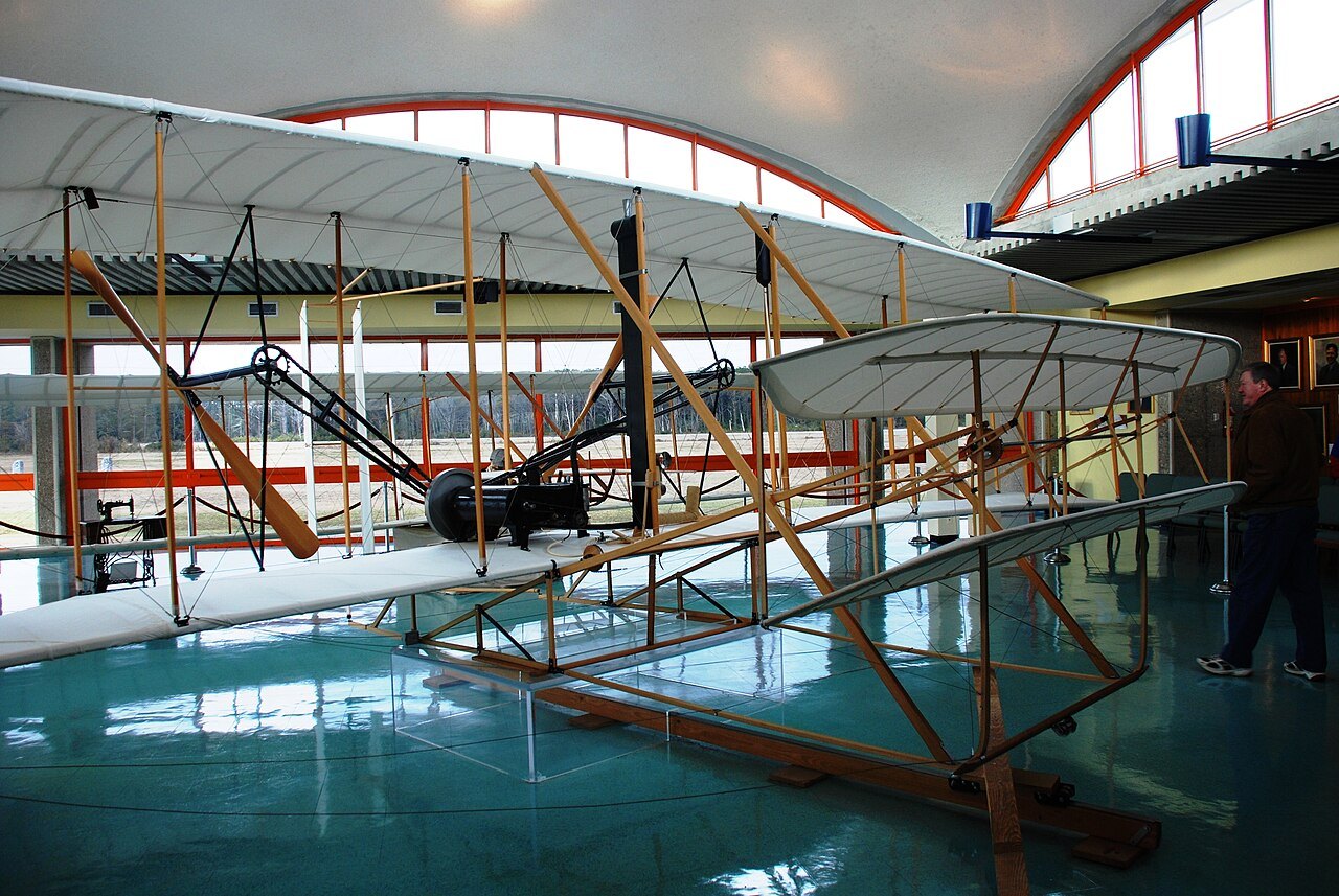 A full-size replica of the 1903 Wright Flyer in the visitor center.